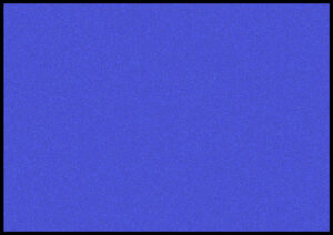 blaue Farbtafel mit körniger Struktur, schwarzer Rahmen